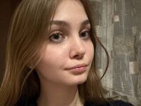 nude webcamgirl YiBisher