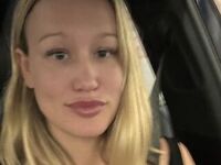 hot cam girl fingering shaved pussy hannacalifornia
